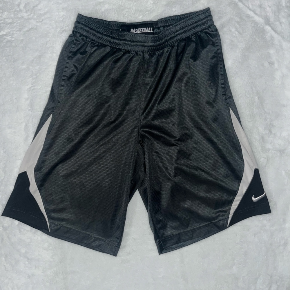 Men’s Nike shorts size medium